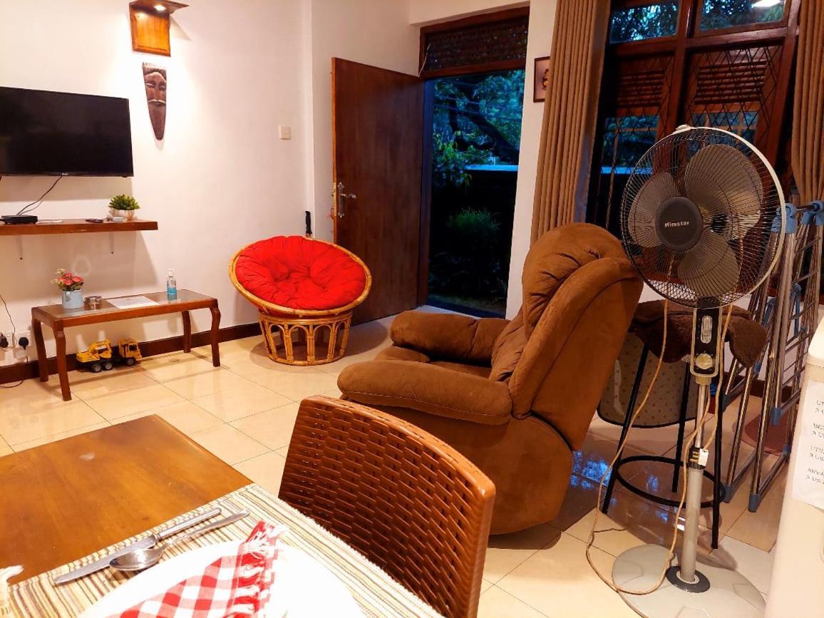 Golden Villa Kandy - "Free Pickup From Kandy " Εξωτερικό φωτογραφία
